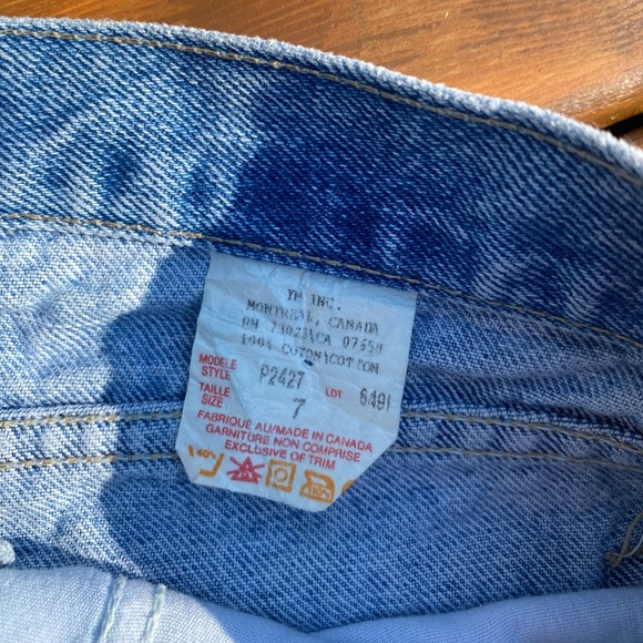 Vintage Canadian Denim Jean Shorts Lightwashed | SIZE: US 7 - Picture 4 of 11